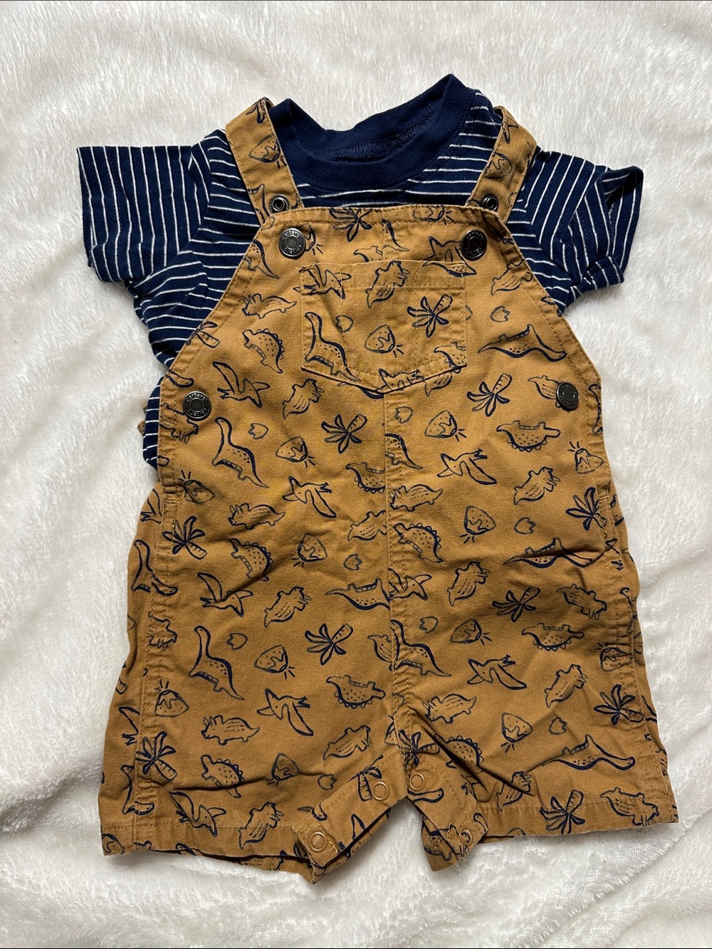 Carters Baby Boy Dinosaur Print overall/short-all and T-shirt size 6m
